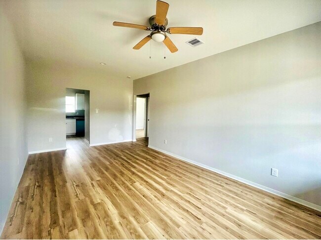Photo - 1318 Stowell St
