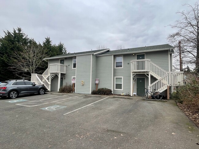 Top Floor 2 Bed 1 Bath Apartment - Top Floor 2 Bed 1 Bath Apartment Unidad # 202