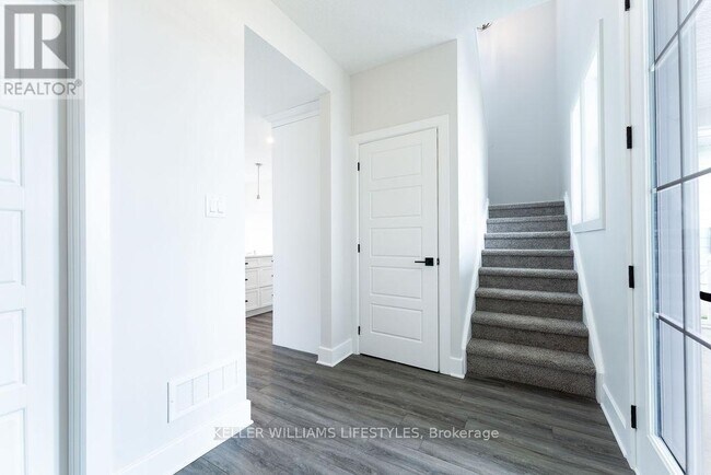 Photo - 409 Breakwater Blvd