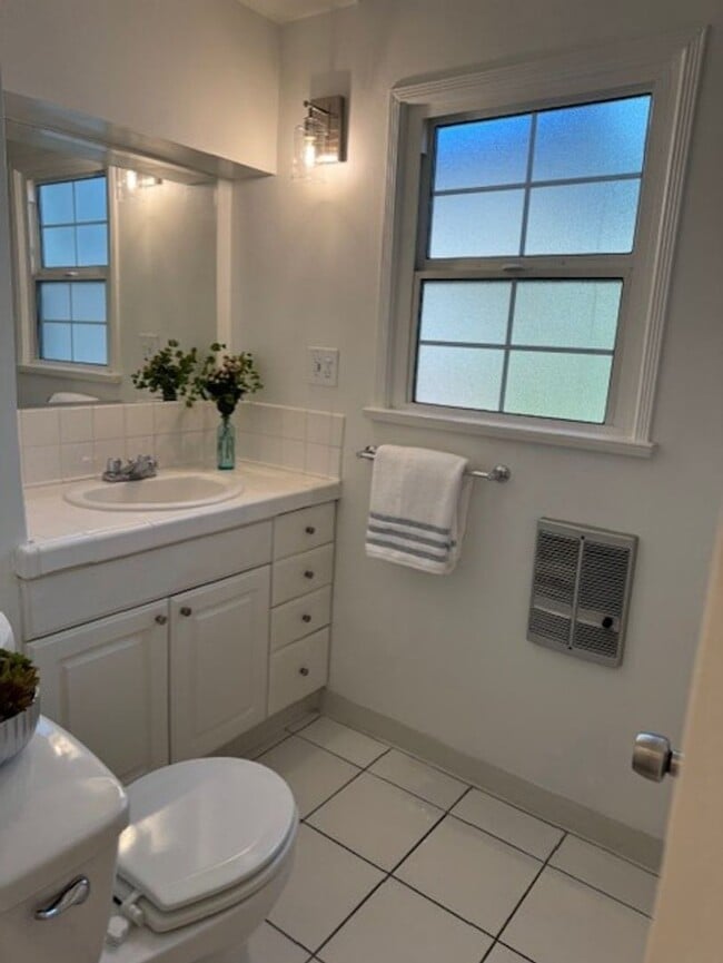 Photo - One bedroom, one bath in La Crescenta Unit 2313 1/2 Foothill Blvd