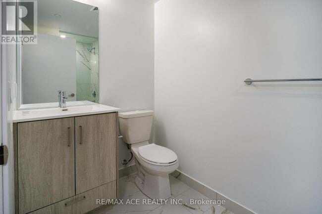 Photo - 180 Front St E Unité 815