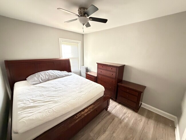 Photo - 5842 W Barry Ave Unidad 2E