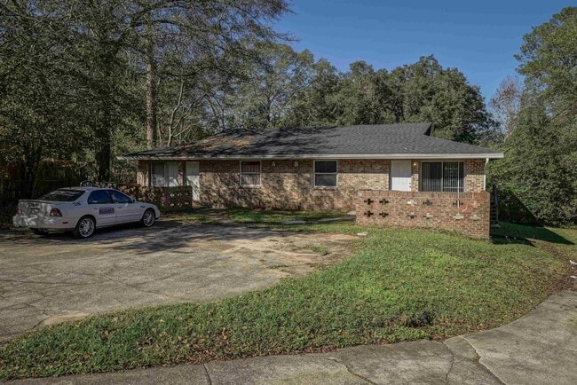 Building Photo - 2304 Hartsfield Ct Unit B