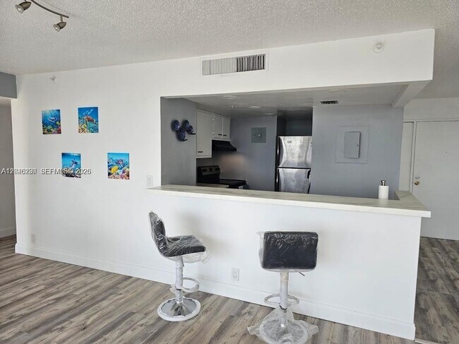 7601 E Treasure Dr Unidad 811