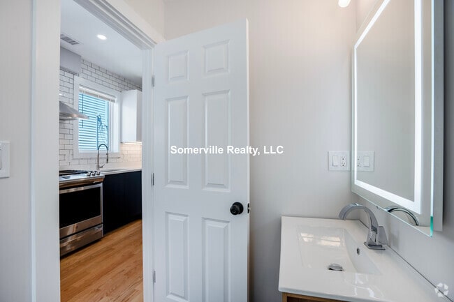 Building Photo - 27 Linden St Unit 3 Rental