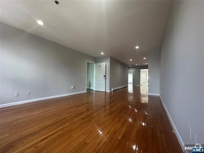 Building Photo - 258 Old River Rd Rental