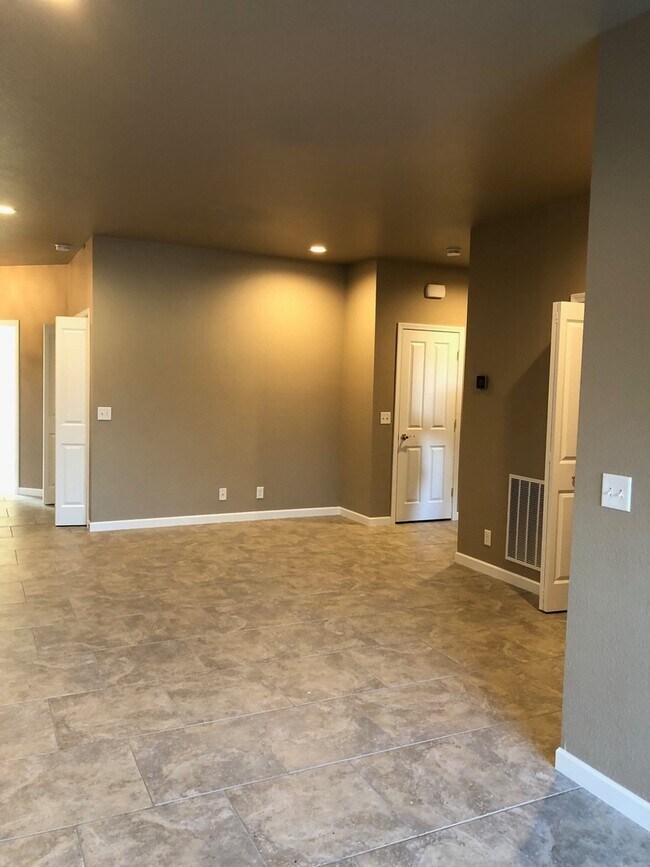 Photo - 2063/2069 Lakewind Unit 2069