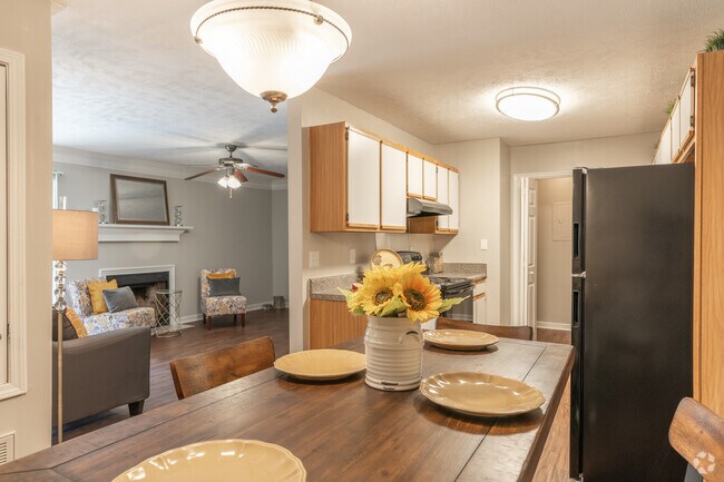 2BR, 2BA - 1,096SF - Living / Dining Room