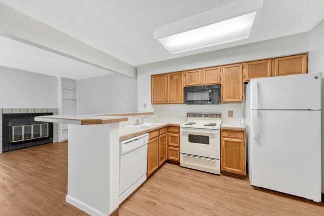 Photo - ****MOVE IN SPECIAL**: Move in before Octo... Unit A