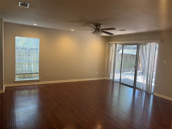 Photo - 9 Wolfhound Ln