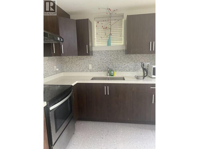 Photo - 3254 E 6th Ave