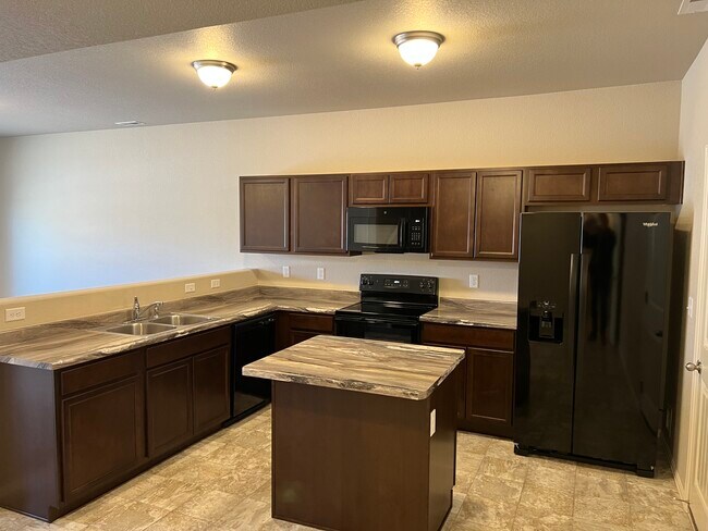 Photo - 7609 Grand Fir Pt