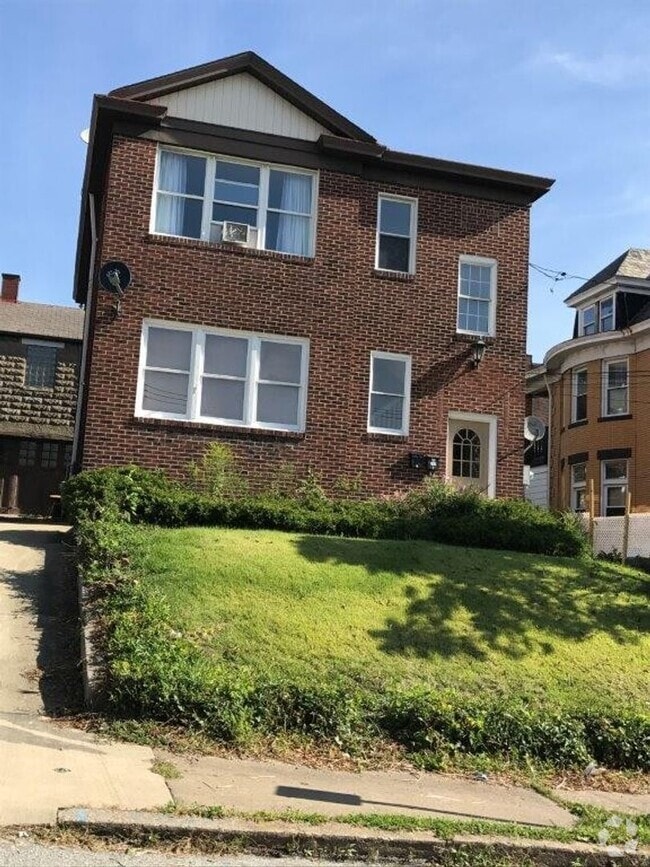Building Photo - 2709 Pyramid Ave Unit #2 Rental
