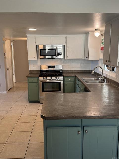 Photo - 735 S Upas St