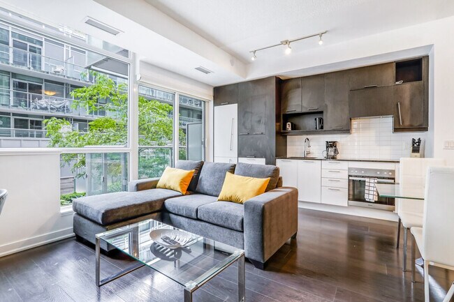 Photo - 150 Simcoe St Unité ID1366313P