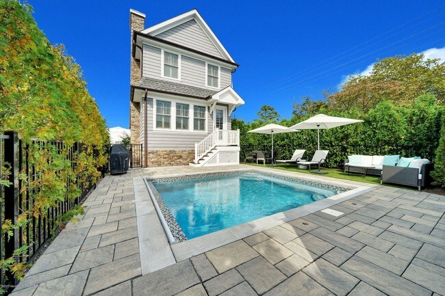 401 Monmouth Ave