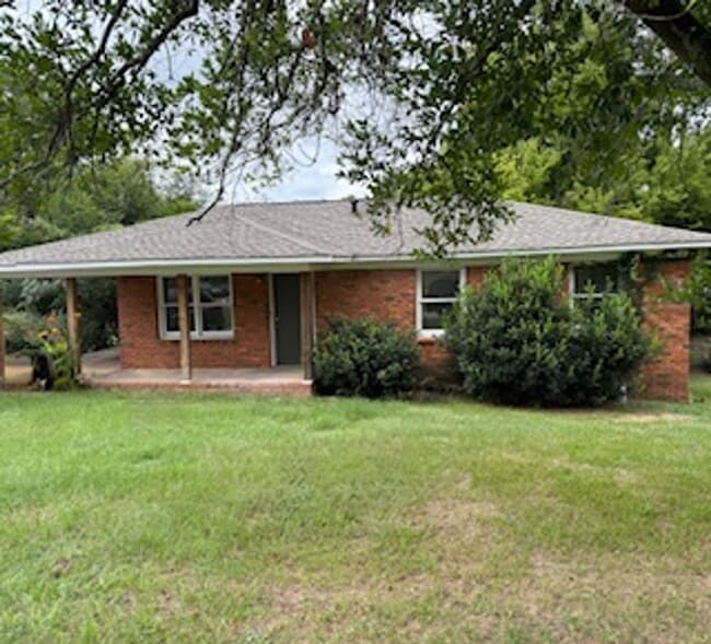 Building Photo - 3 Bedroom 1 bath house