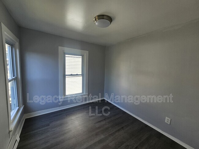 Photo - 303 Gardner St