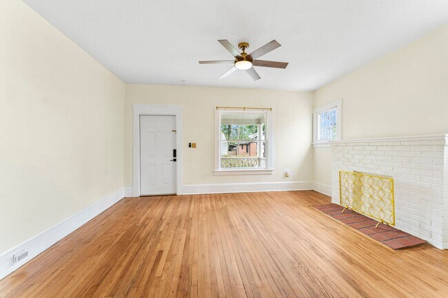 Photo - 4531 Attleboro St