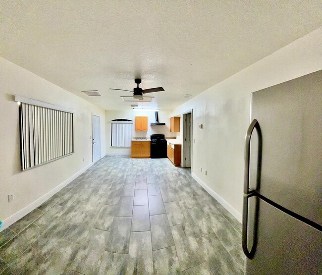 Building Photo - Studio / 1-Bedroom Apartment for Rent – Davenport, FL Unit B