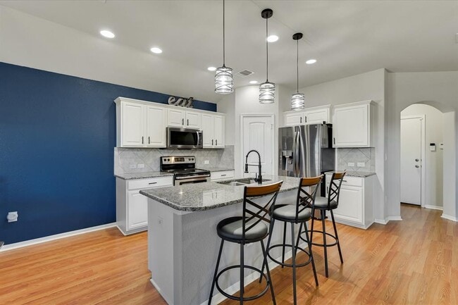 Photo - 725 Pinnacle Dr