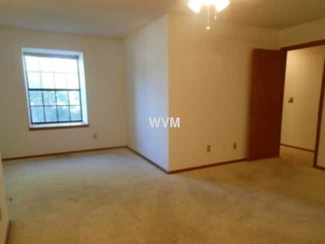 Photo - Manchester Park Townhouse near Chambers and Mississippi