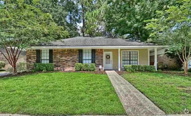 Building Photo - Adorable 3 Bedroom House off Stumberg Ln