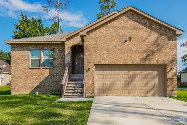 Building Photo - 1204 Chateau Woods Pkwy Dr Rental