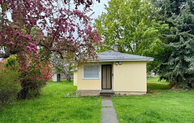 Building Photo - 502 F Ave
