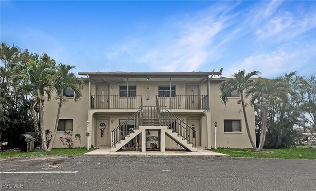 Building Photo - 4530 SW 10th Ave Unit 202