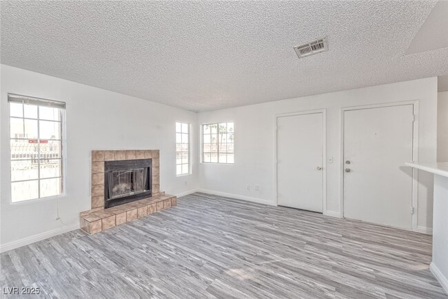 Photo - 2684 Bryandouglas Dr Unidad B