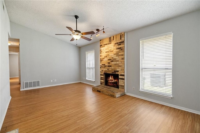 Photo - 2107 Courtney St