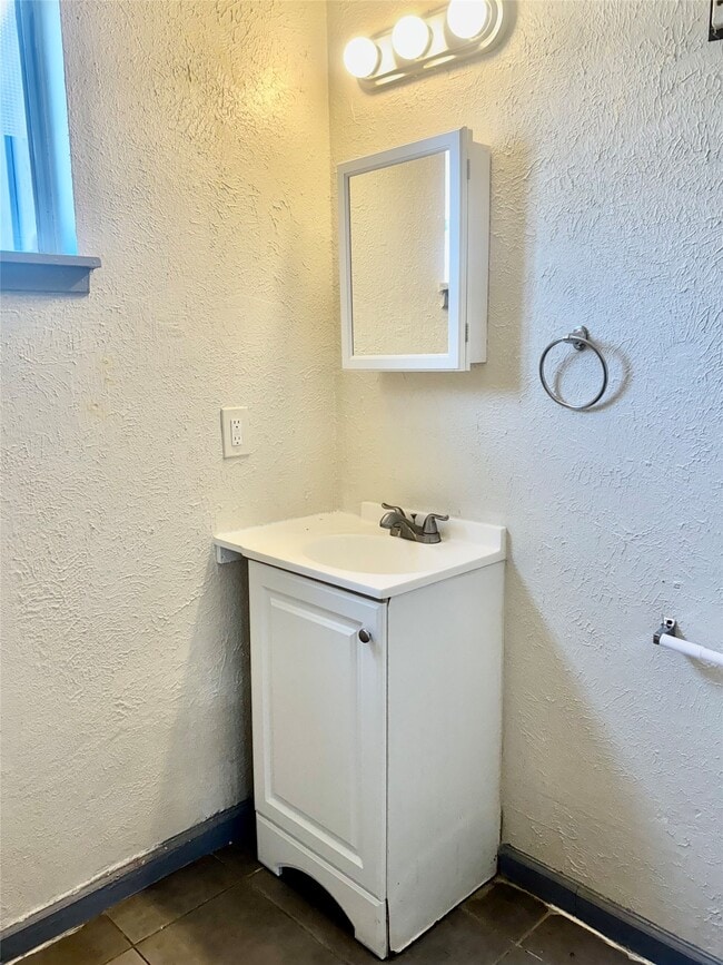 Photo - 1005 Spooner St Unit 7