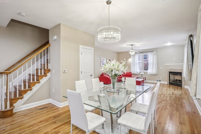 Photo - Fully Furnished Townhome for Rent – NO LEA...