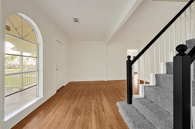 Photo - 7017 Schley St