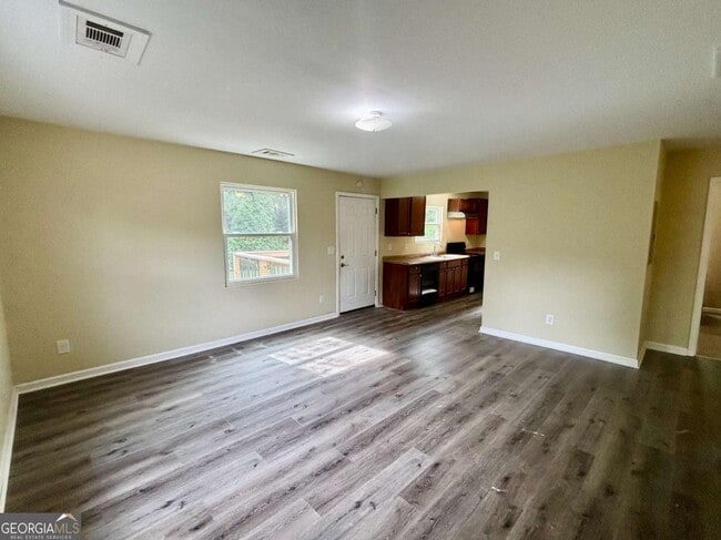Photo - 424 Northdale Rd