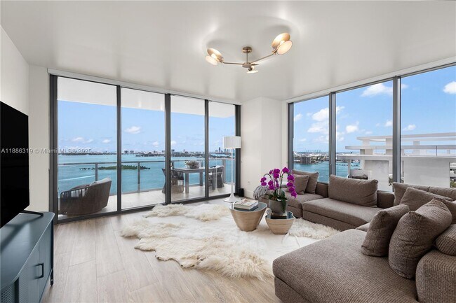 Photo - 788 NE 23rd St Unidad 2101