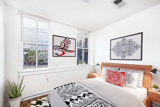 Photo - 410 W Yandell