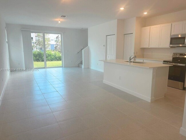 Photo - 393 SE Crossoak Ln