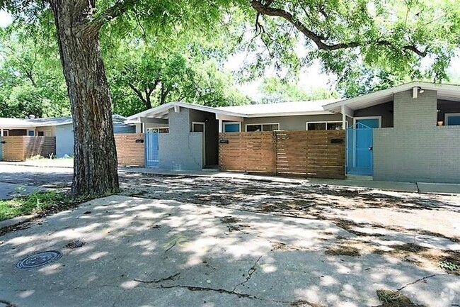 Building Photo - 1907 Fairlawn Ln Rental