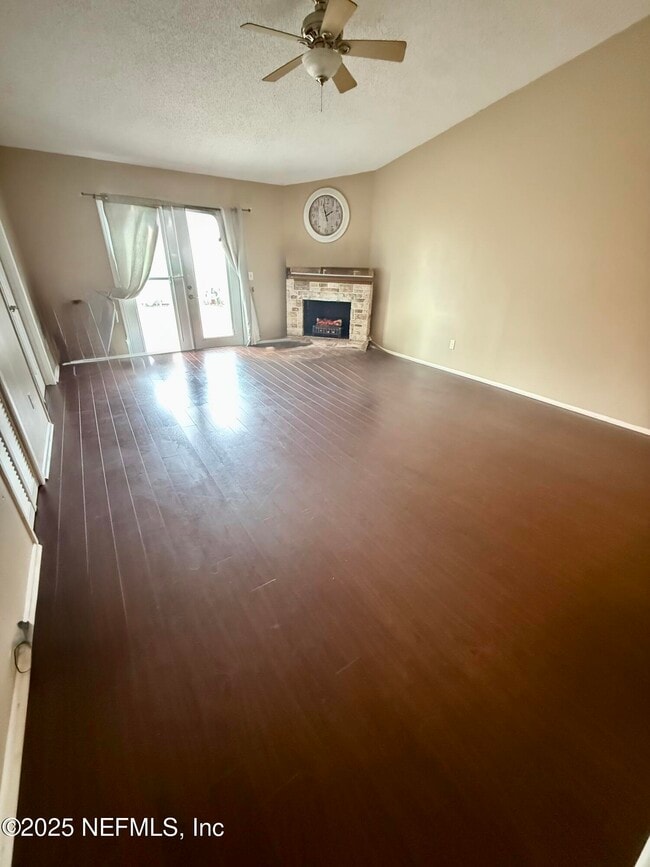 Photo - 636 Aquatic Dr