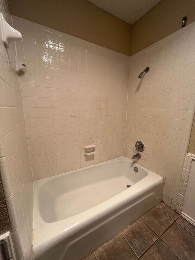 Photo - Spacious 2/1.5 Duplex on a Quiet Cul-de-sac Apartment Unit B