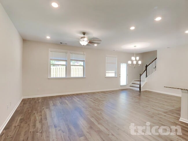 Photo - 200 Chapelcrest Ln