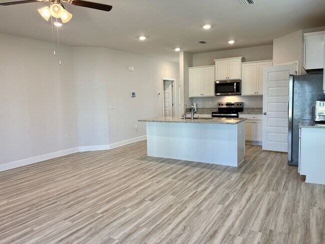 Photo - 492 Vermilion Cir