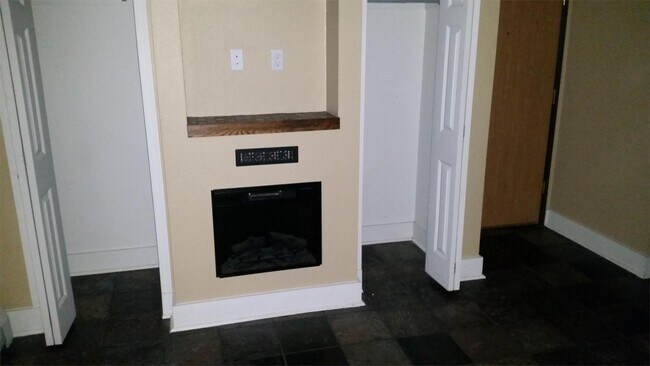 Photo - 932 E College St