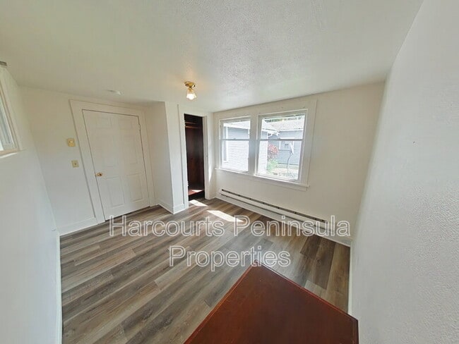 Building Photo - 706 1/2 8th St Rental