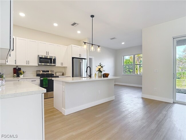 Photo - 5006 S Peachtree Cir