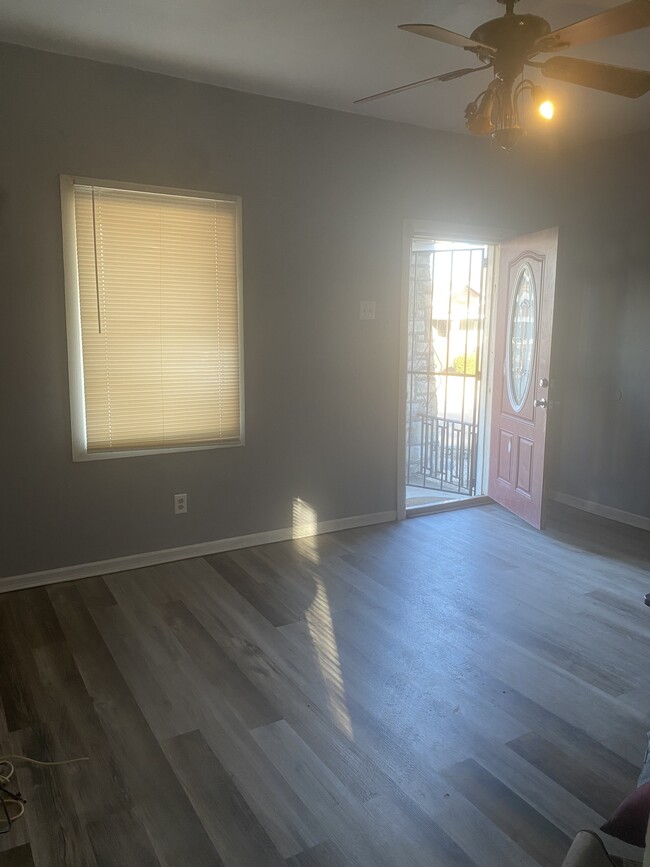 Living room - 5926 Harney Ave