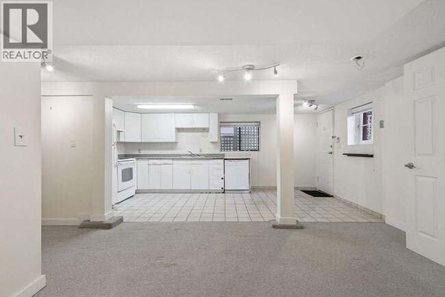 3229 W 11th Ave
