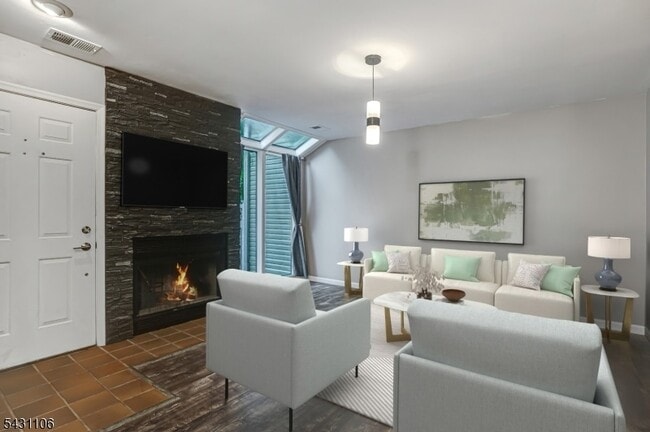 Photo - 7 Sussex Ct